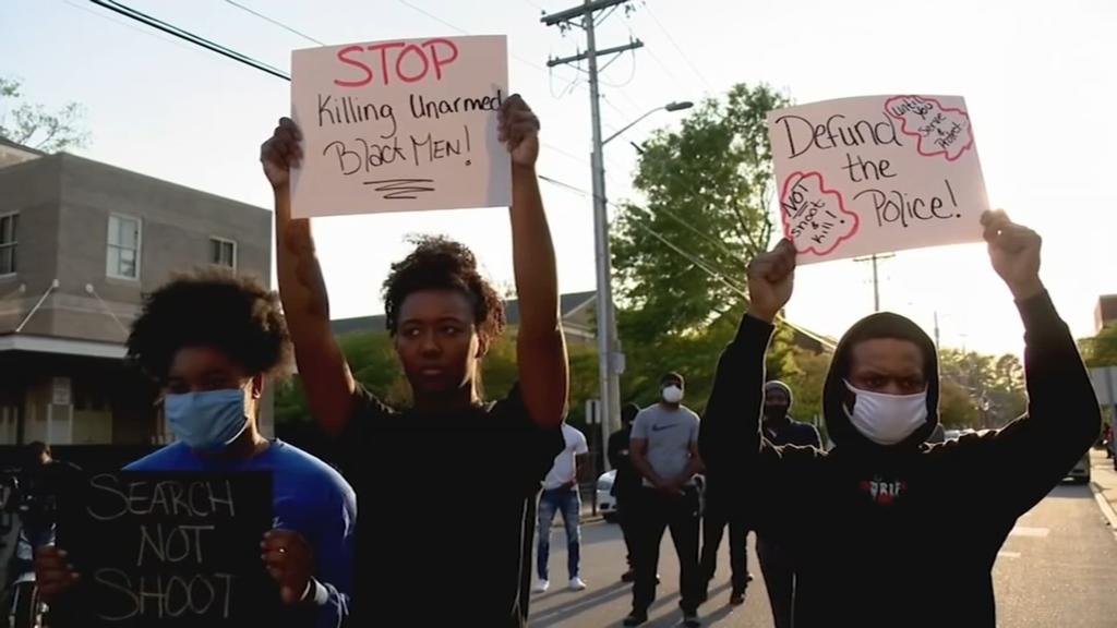 Declaran emergencia en ciudad de EUA donde policía mató a otro hombre negro