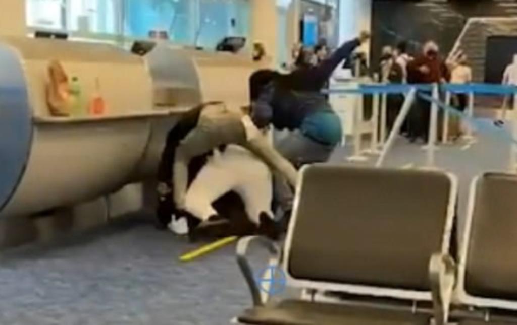 Siete personas protagonizan pelea dentro del aeropuerto de Miami tras disputa de asientos
