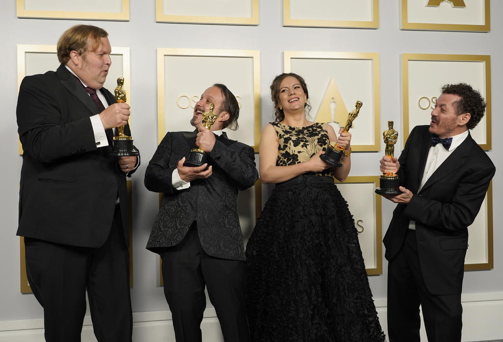 Felicita AMLO a mexicanos que ganaron el Oscar