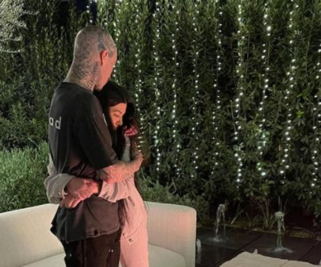 Travis Barker y Kourtney Kardashian sorprende con íntima fotografía en redes