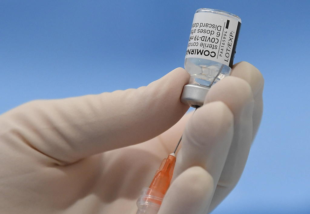 Reportan casos de trombos tras vacunar con Pfizer y Moderna en Europa