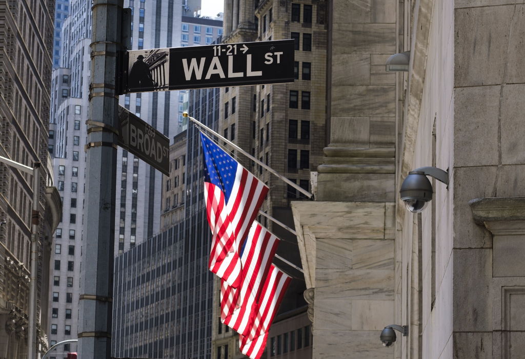 Cierra Wall Street abril con ganancias