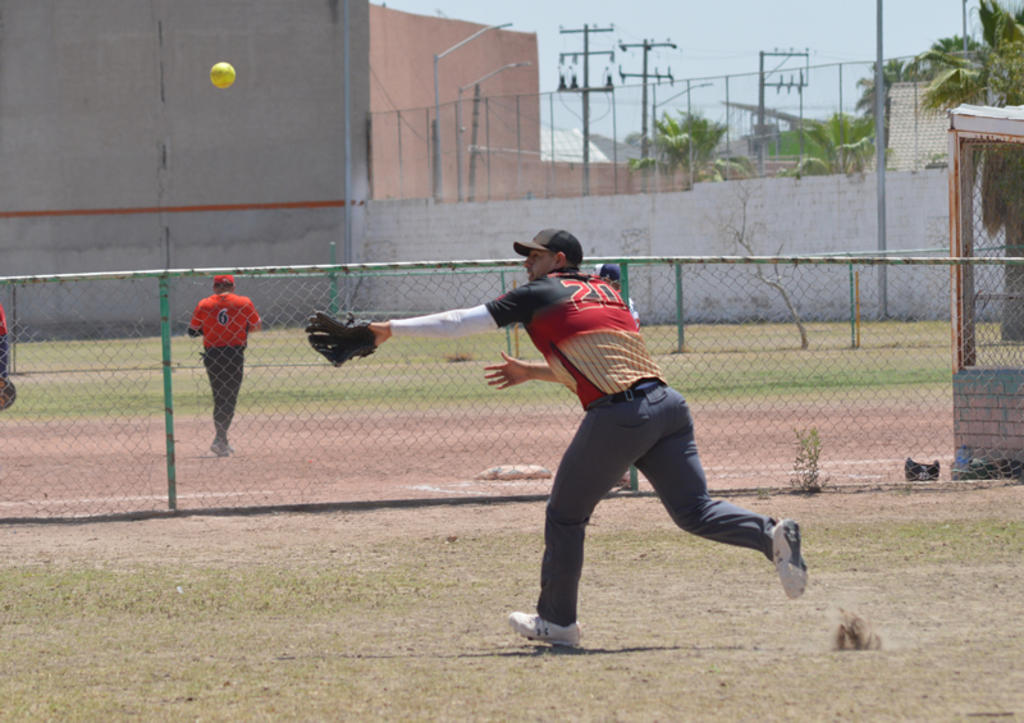Lucen pitchers en Liga de Softbol Industrial y Comercial