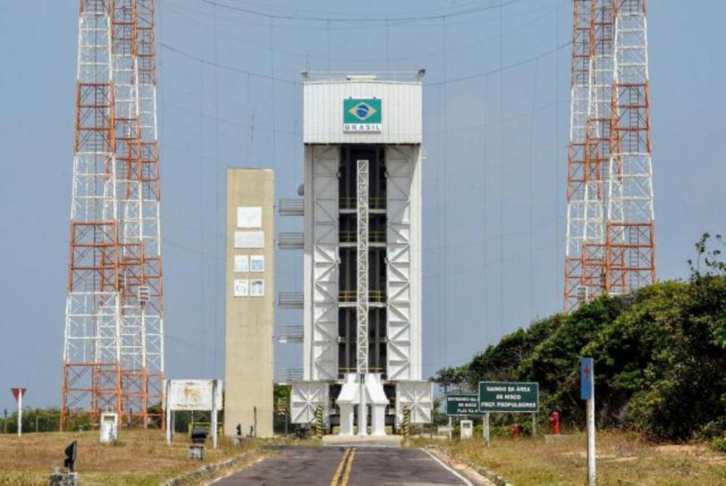 Cuatro empresas de EUA y Canadá operarán en base espacial de Brasil