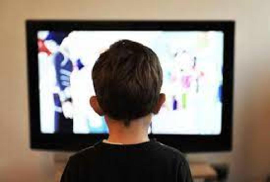 Destinan niños más de 4 horas para ver TV; ven telenovelas: IFT