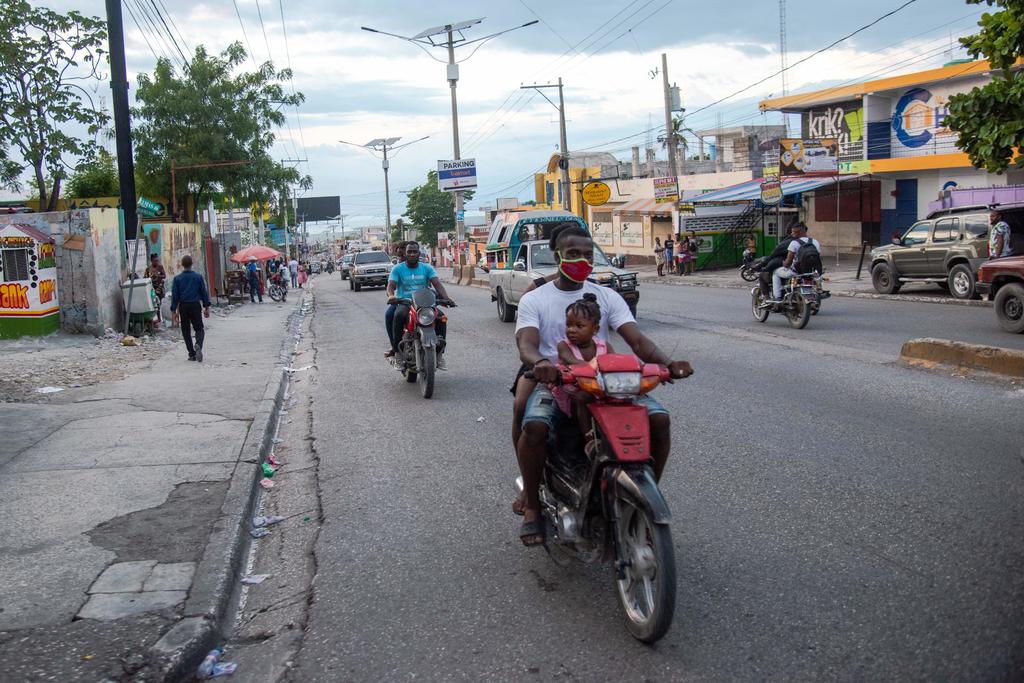 Haitianos no creen en la vacuna; rechazan el fuero