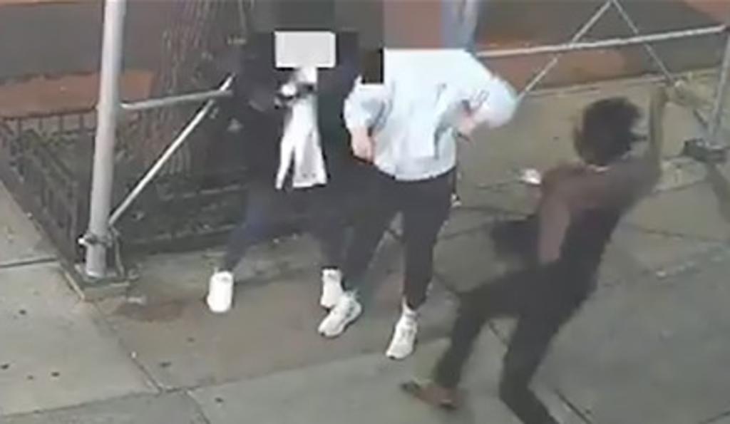 Dos mujeres son atacadas a martillazos en plena calle por una desconocida