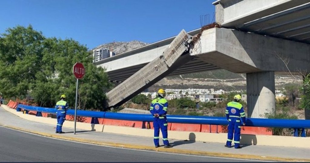 Cae viga de concreto en viaducto Santa Catarina