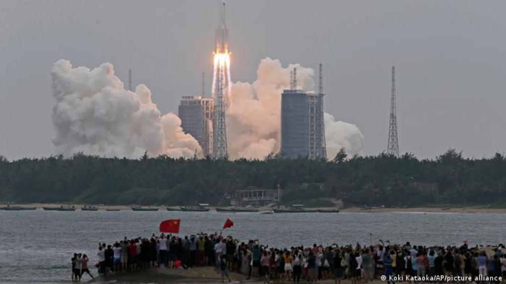 Pentágono rastrea cohete chino fuera de control que regresa a la Tierra