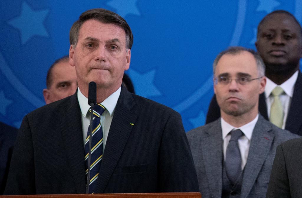 Exministro de Salud confirma presiones de Bolsonaro por cloroquina