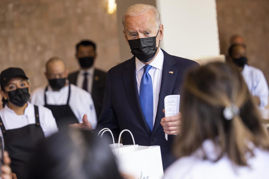 Biden ofrece ayuda a México para recuperarse tras accidente del Metro
