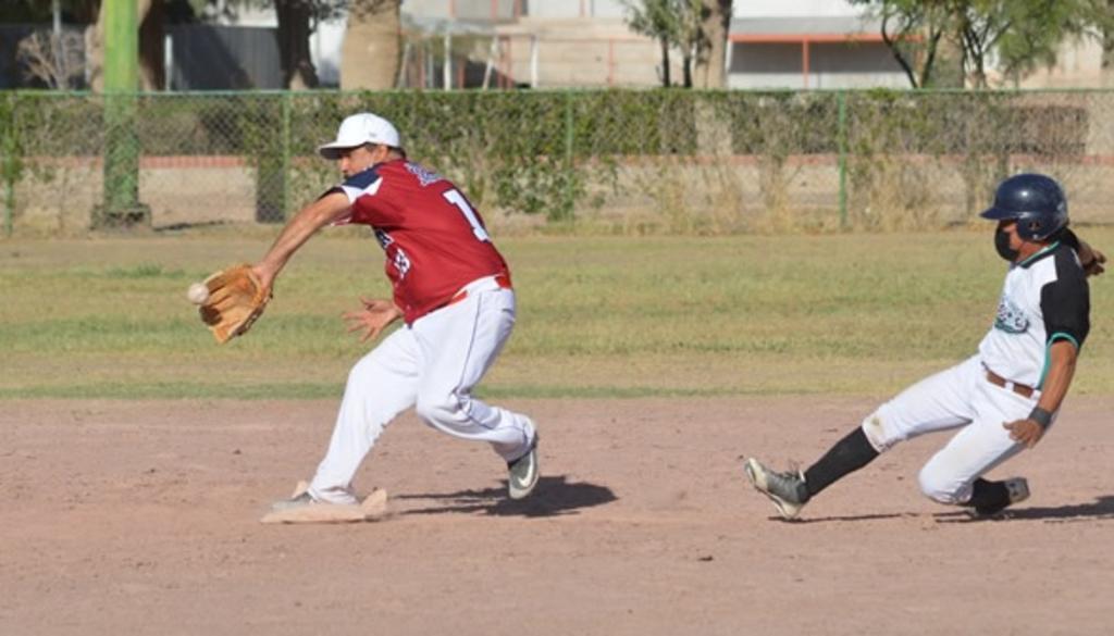 Juegan por el título de beisbol Súper Máster de La Laguna