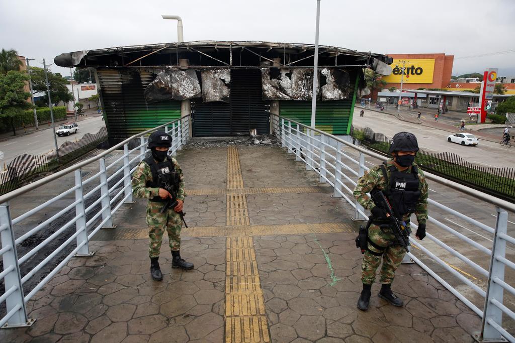 Policía disparó perdigones a periodistas durante protesta en Colombia, según FLIP