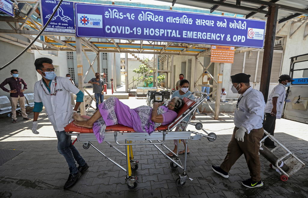 India supera, por primera vez, la barrera de las 4 mil muertes diarias por COVID