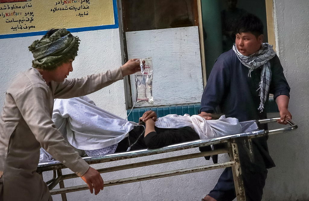 Sube a 50 la cifra de muertos en ataque a escuela de Kabul
