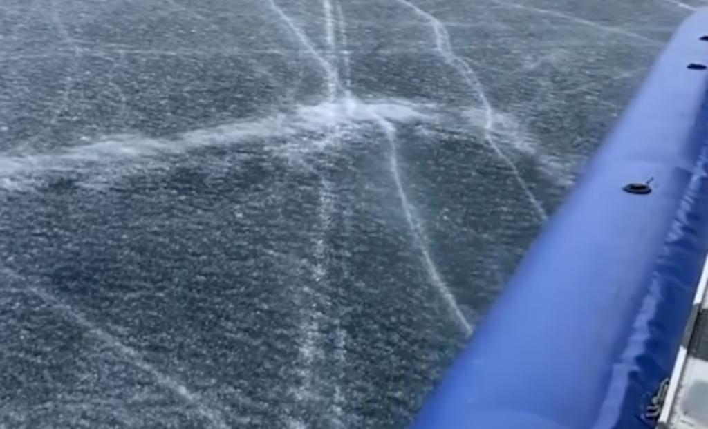 Graban al Lago Baikal 'respirando' bajo su superficie helada