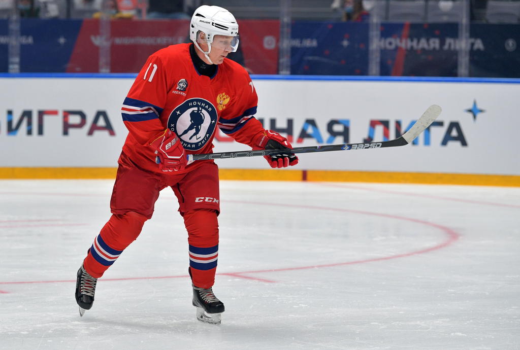 Putin se pone los patines; marca nueve tantos en partido de hockey