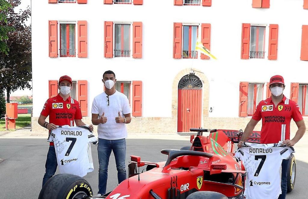 Cristiano visita el cuartel general de Ferrari
