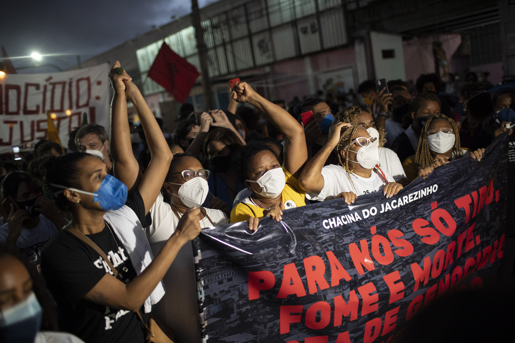 'Muertos en Río de Janeiro por operativo, con antecedentes'