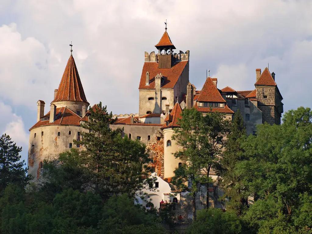 Turistas que visiten el ‘castillo de Drácula’ recibirán gratis vacuna antiCOVID