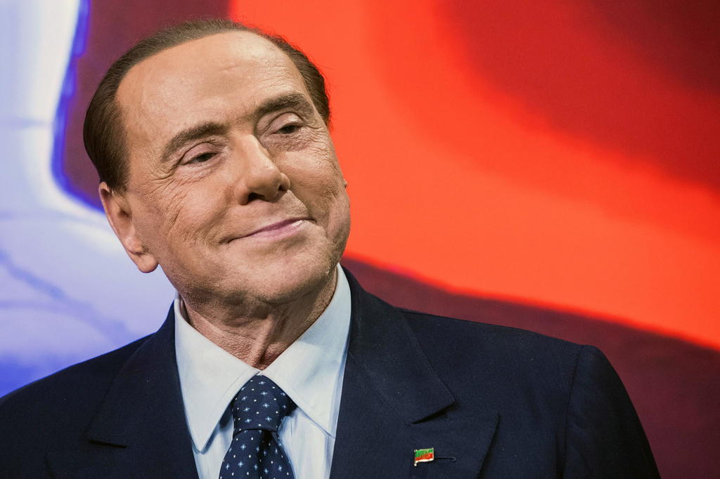 Berlusconi vuelve a ser hospitalizado en Milán para continuar terapias de COVID