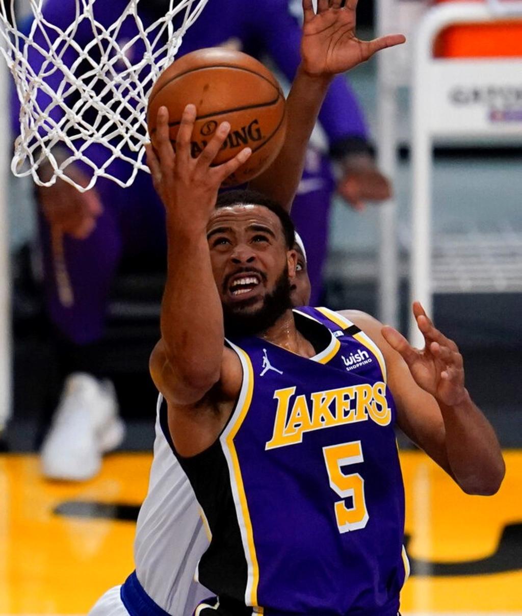 Horton-Tucker brilla en la prórroga: Lakers superan a Knicks