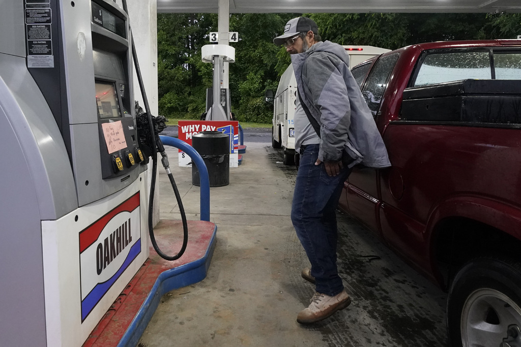 Biden pide no elevar precios de gasolinas