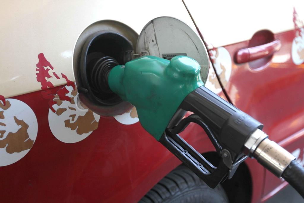 Baja estímulo fiscal para gasolinas y sube para diésel