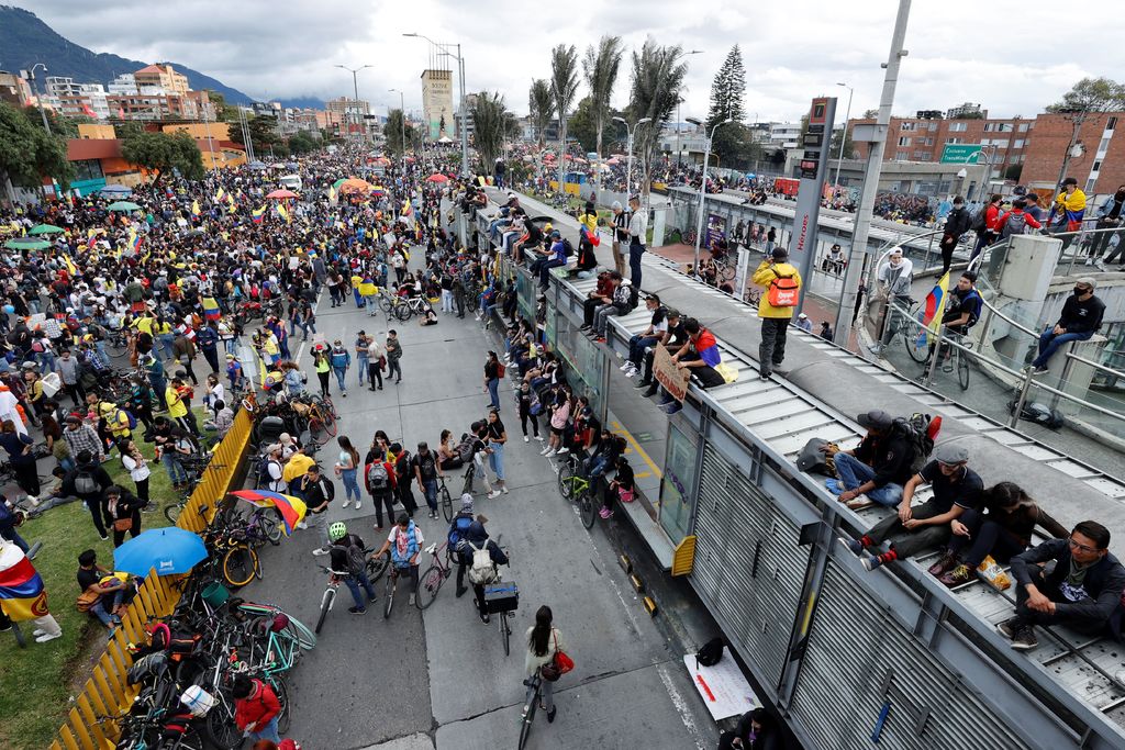 Ordenan desbloquear vías en Colombia
