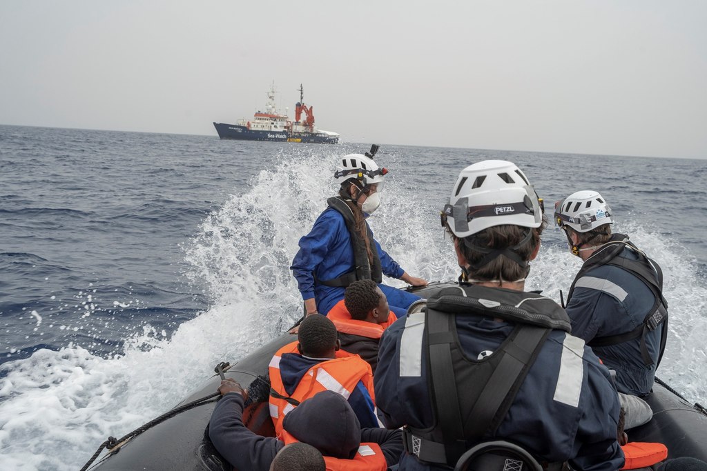Rescatan a migrantes en el Mediterráneo