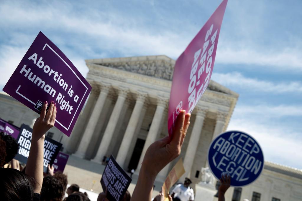 Derecho al aborto en EUA pende de un hilo