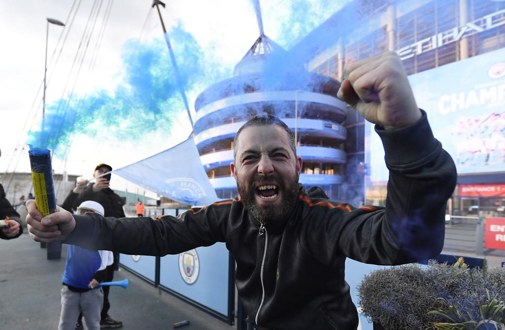 Dueño de Manchester City financiará vuelos de aficionados para la final de Champions League