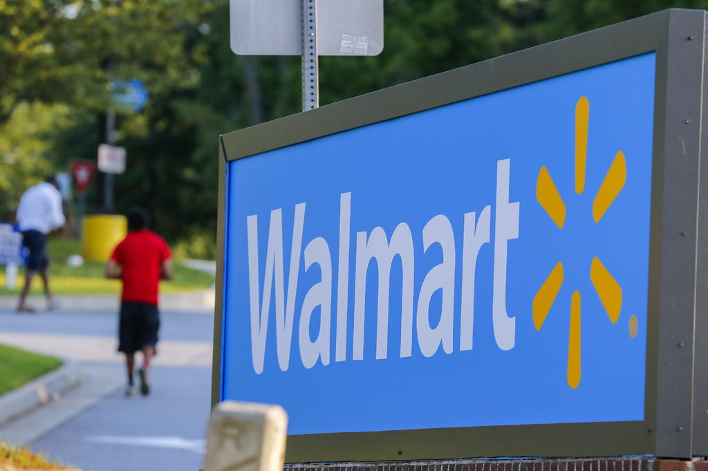 Aumentan ventas de Walmart por reapertura y estímulo en EUA