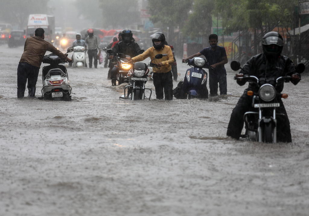 Ciclón en India deja 27 personas muertas
