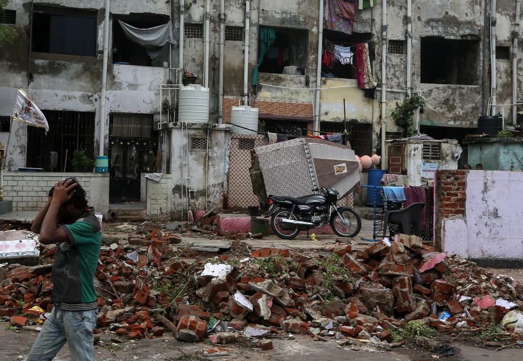 Suman 81 muertos por paso del ciclón Tauktae por India