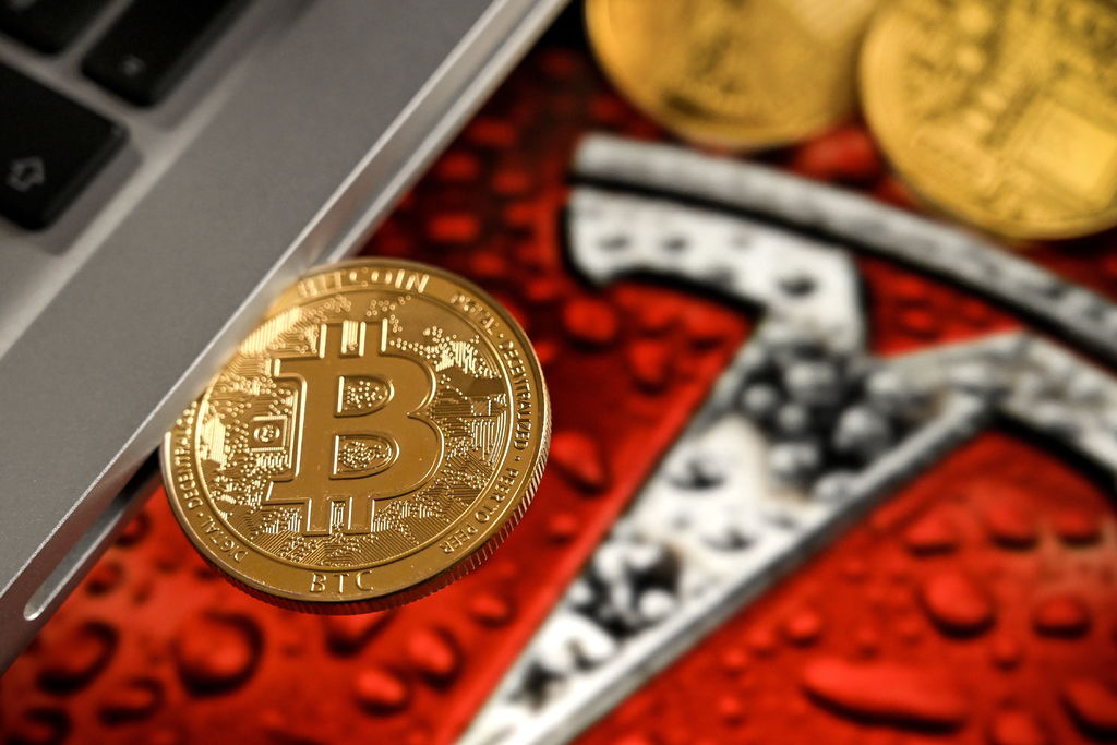 Se recupera bitcoin tras desplome de 11 %