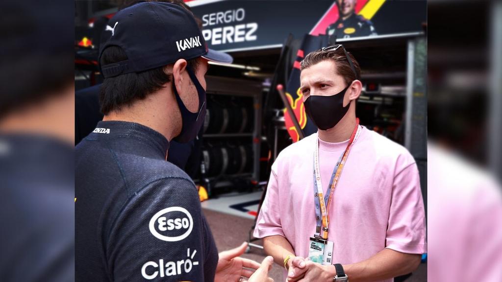 Tom Holland visita a 'Checo' Pérez en el Gran Premio de Mónaco 