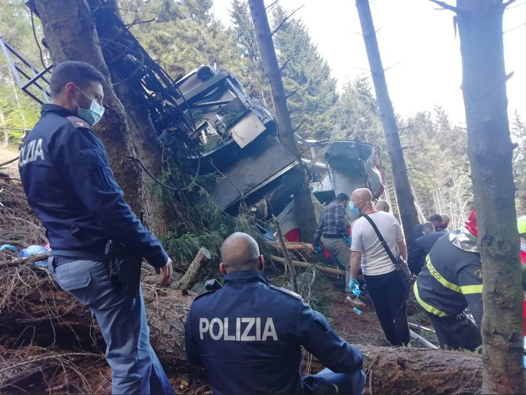 Crece a 13 la cifra de muertos en accidente de teleférico en Italia