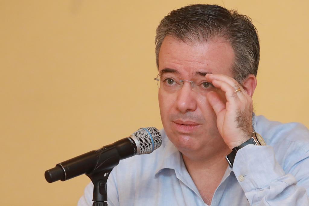 Critica AMLO a gobernador del Banxico; reitera respeto a su autonomía