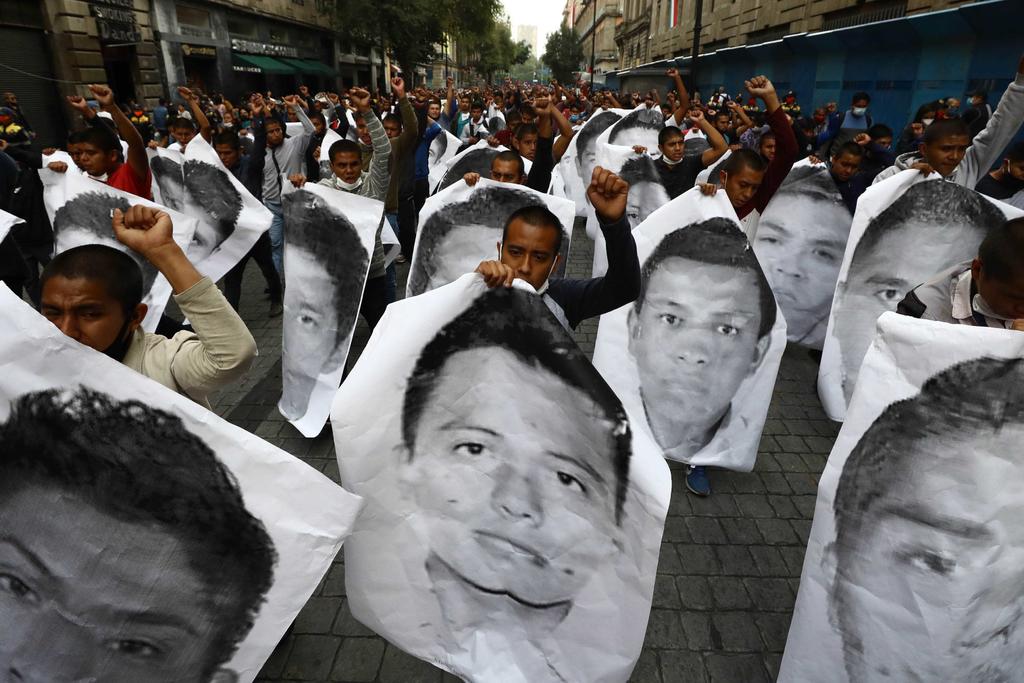 México recibe de Kamala Harris expediente de EUA sobre caso Ayotzinapa