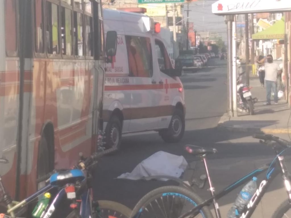 Octogenario muere atropellado en calle Pino Suárez