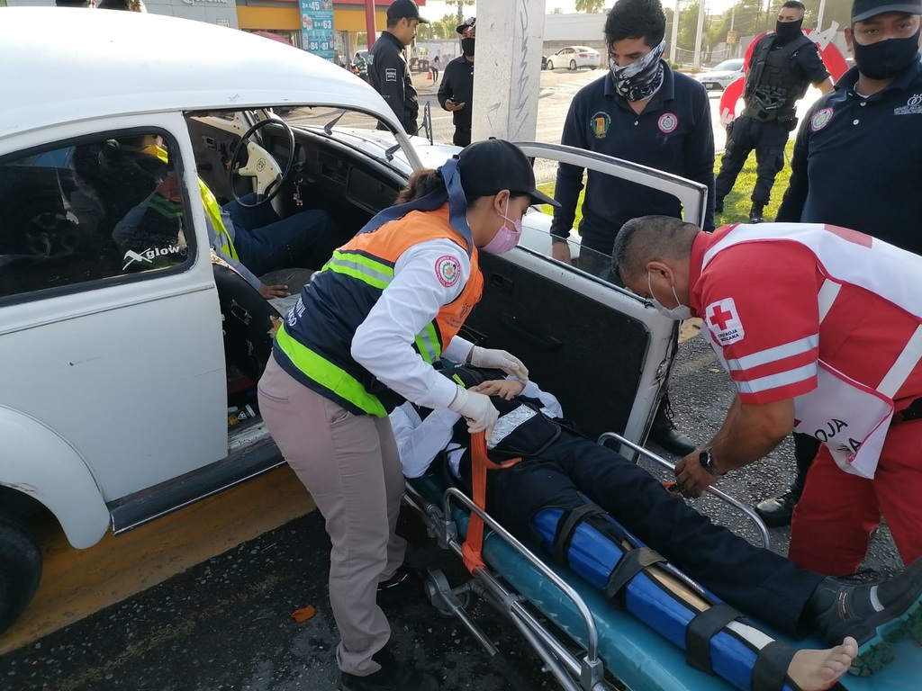 Accidente en Gómez Palacio deja dos pasajeras lesionadas