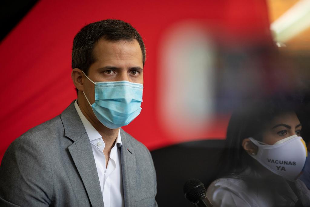 Desmiente Guaidó que llegaran a Venezuela 1,300,000 vacunas como dijo Maduro
