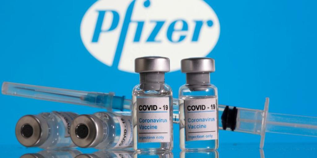 'Influencers' denuncian intento de soborno para desprestigiar a vacuna de Pfizer