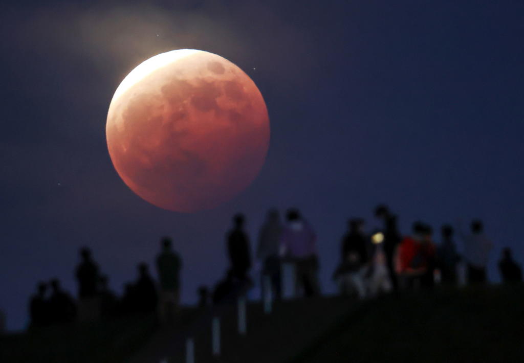 Aprecian eclipse lunar desde Nueva Zelanda