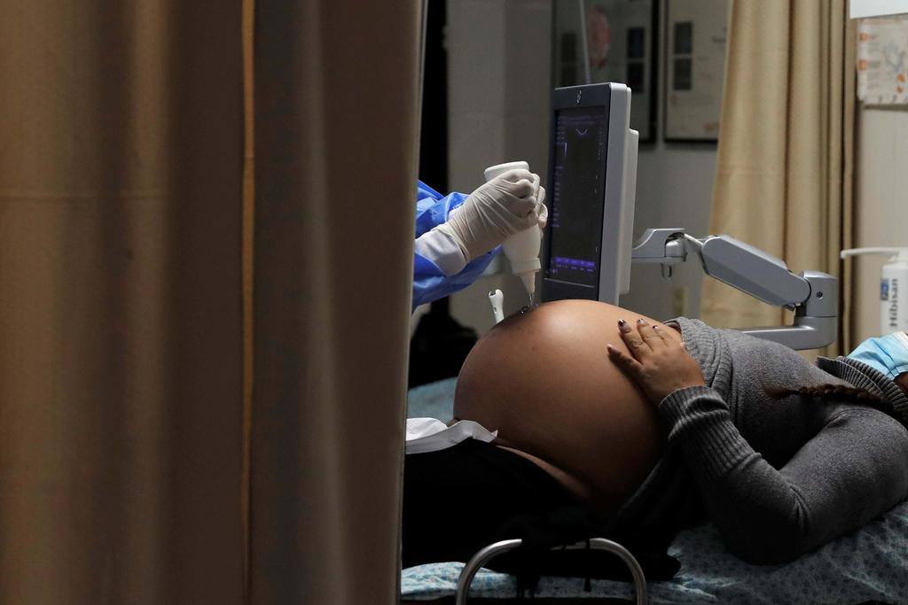 Advierte WSJ que más de 100 embarazadas están muriendo por COVID en Brasil