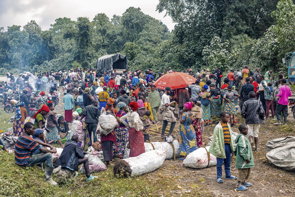 Casi dos mil menores huyen de volcán en Congo