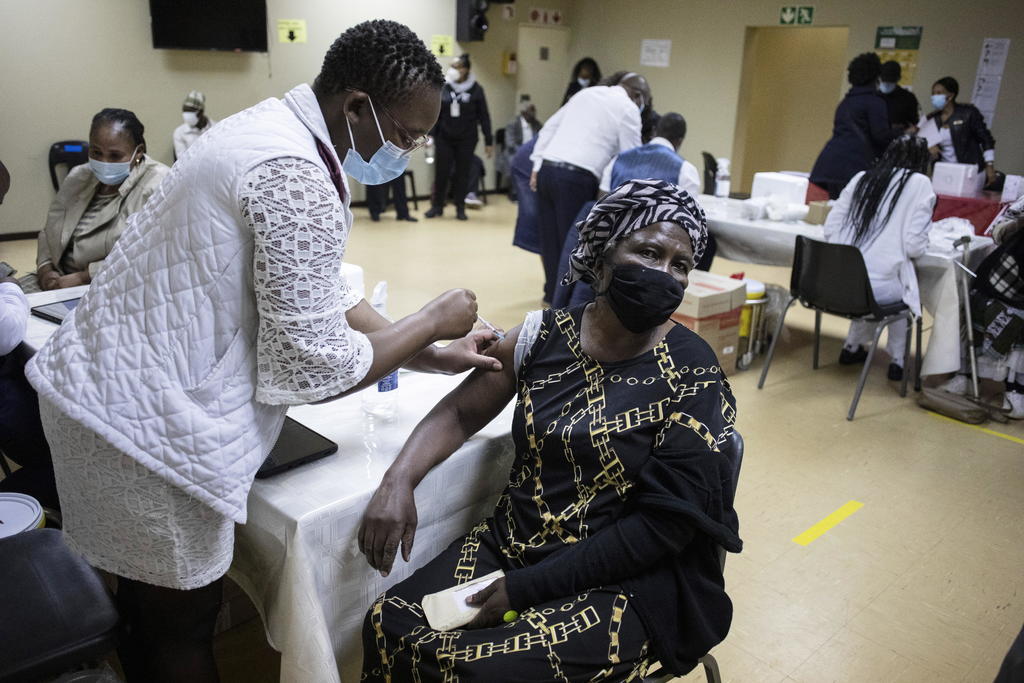 Sudáfrica reimpone medidas de encierro por virus