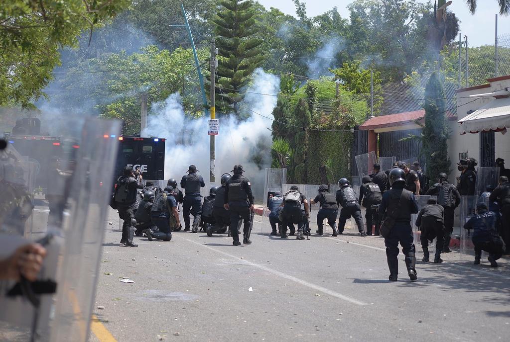 Se enfrentan normalistas de Mactumactzá y estatales en Chiapas