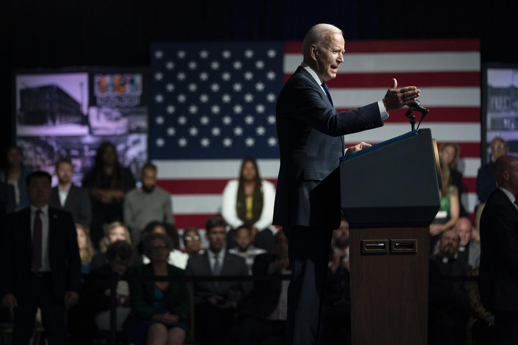 Biden dicta medidas contra la brecha económica que afecta a población negra en EUA